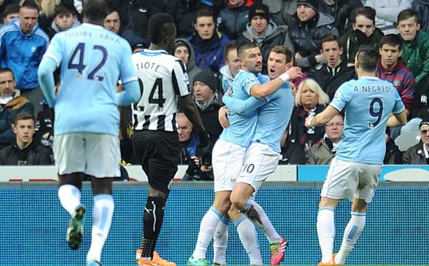 Man City go top after controversial Newcastle win