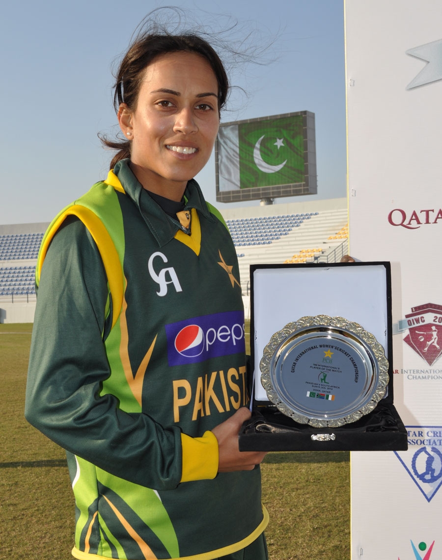 Nain Abidi poses with the Player of the Match award after the match of PCB Qatar Women's 20-over Tri-Series between Pakistan and South Africa at Doha on Sunday. Agency photo