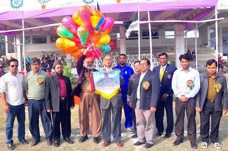 Vice-Chancellor of Dhaka University Professor Dr AAMS Arefin Siddique inaugurating the Annual Sports Competition of Salimullah Muslim Hall of Dhaka University (DU) by releasing the balloons as the chief guest at the Central Play Ground of DU on Monday. A