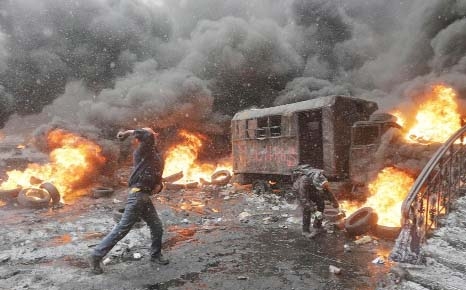 Protesters throw rocks at police in central Kiev, Ukraine on Wednesday