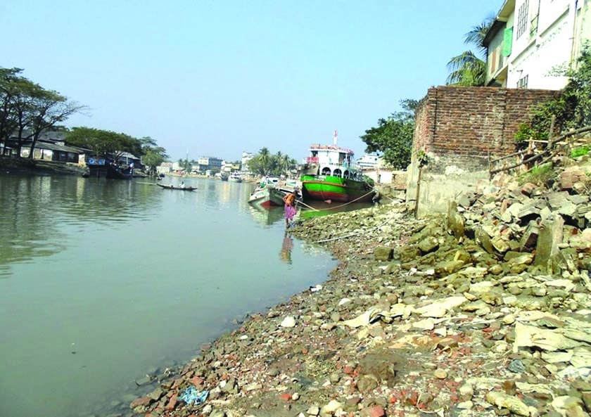 JHALOKATI: The natural flow of Piaj Pottir Khal in Jhalokati is being hindered as it has been filled up by the influentials. Authority concerned is yet to take any step so far. This picture was taken on Sunday.