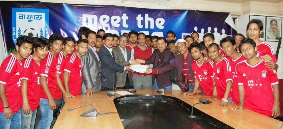 Members of Wari Club and officials of Bangladesh Football Federation (BFF) pose for a photo session after completing the players' registration of Bangladesh Championship League at the BFF House on Monday.