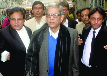 BNP Acting Secretary General Mirza Fakhrul Islam Alamgir seen to appear before the court in the city on Thursday.