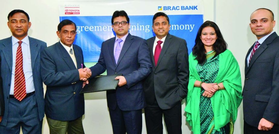 Firoz Ahmed Khan, Head of Retail Banking Division, BRAC Bank, and ABS Bhuiyan, Senior General Manager, Navana Toyota 3S Center, exchanging document of a deal signed recently. Under the deal, Premium and Supreme Banking customers of BRAC Bank will enjoy di
