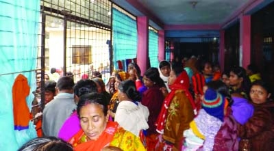 THAKURGAON: Mothers of sick children are staying with their children due to shortage of beds in general words at Thakurgaon Govt Hospital on Wednesday.