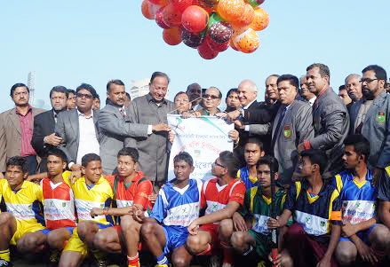 President of Federation of International Hockey (FIH) Leandro Negre inaugurating the First Security Islami Bank Limited National School Hockey Tournament by releasing the balloons at the Moulana Bhashani National Hockey Stadium on Saturday.