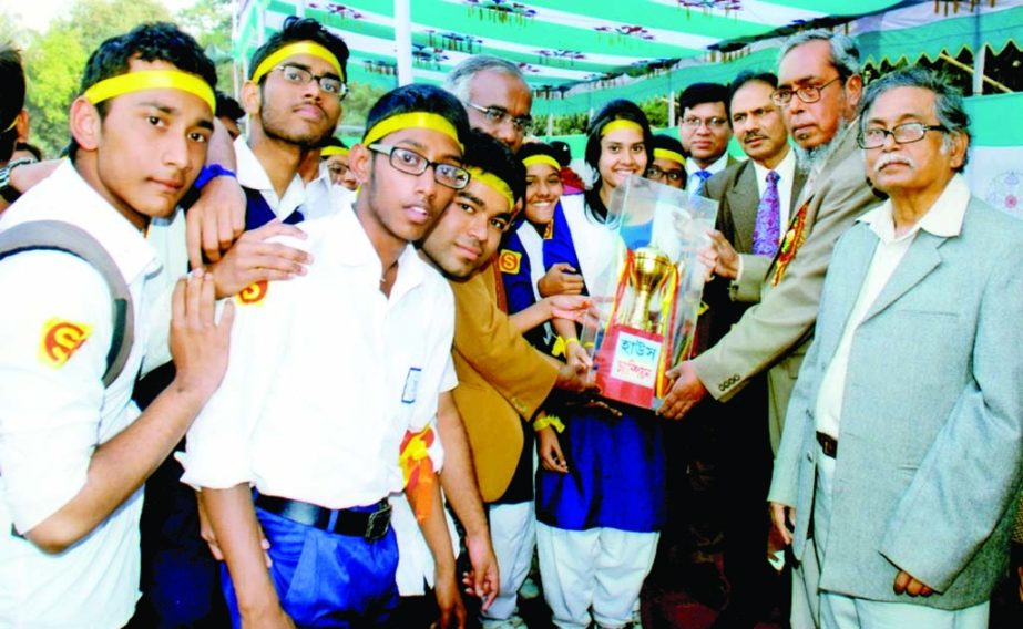 Professor Dr SM Nazrul Islam, Vice-Chancellor, BUET handing over championship trophy to the team leader of Sher-e-Bangla House of Engineering University School & College in observance of Annual Athletic Competition on Thursday at the BUET play ground.