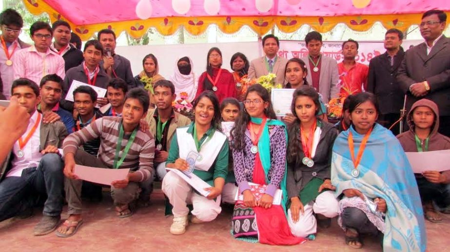 Students from 12 schools under Madaripur district seen at the award giving ceremony of 'Information Olympiad-2014' at United Islamia Govt High Sclool in Madaripur recently. Local chapter of the Regional Reporting Society, a national media organization