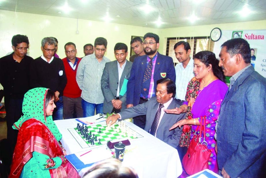 Secretary of National Sports Council Shibnath Roy formally opens the Sultana Kamal 14th National Women Chess Championship at the Bangladesh Chess Federation hall room on Friday.