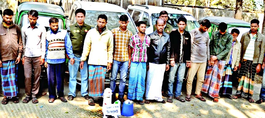 BD mobile team arrested a gang of 12 car lifters along with 2 stolen micro-buses and 4 CNG-run 3-wheelers from near the city's Suhrawardy Medical College areas on Friday.