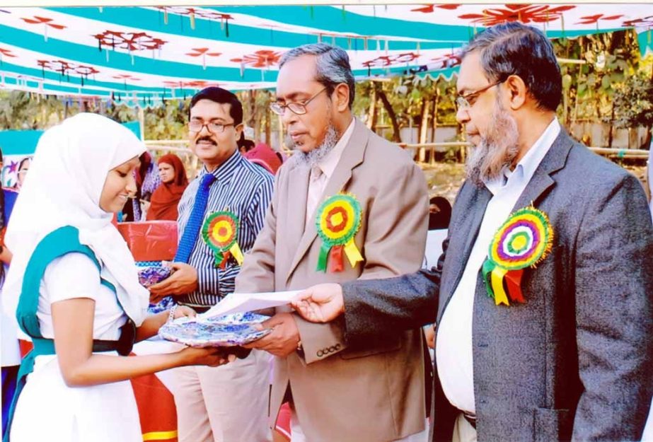 Professor DR SM Nazrul Islam, Vice-Chancellor, BUET handing over prizes among the participants of the Annual Athletic Competition-2014 of the Engineering University Girl's School on Friday at the BUET Play Ground. Professor Dr Ahsanul Kabir, Chairman, Sc