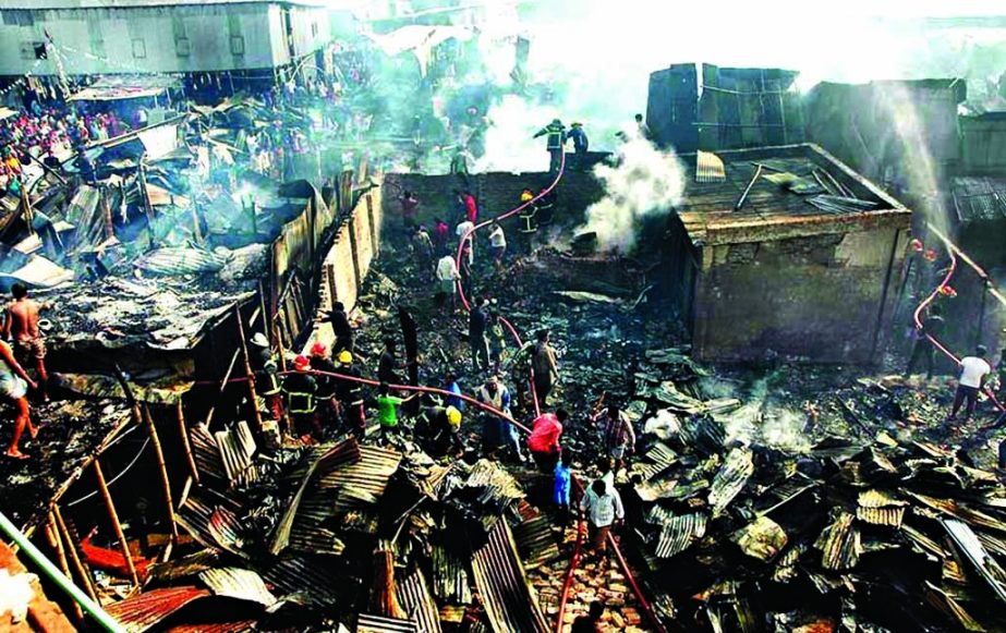 About 400 shanties and a rickshaw garage were gutted by a devastating fire that broke out in cityâ€™s Modhubagh area on Saturday morning.