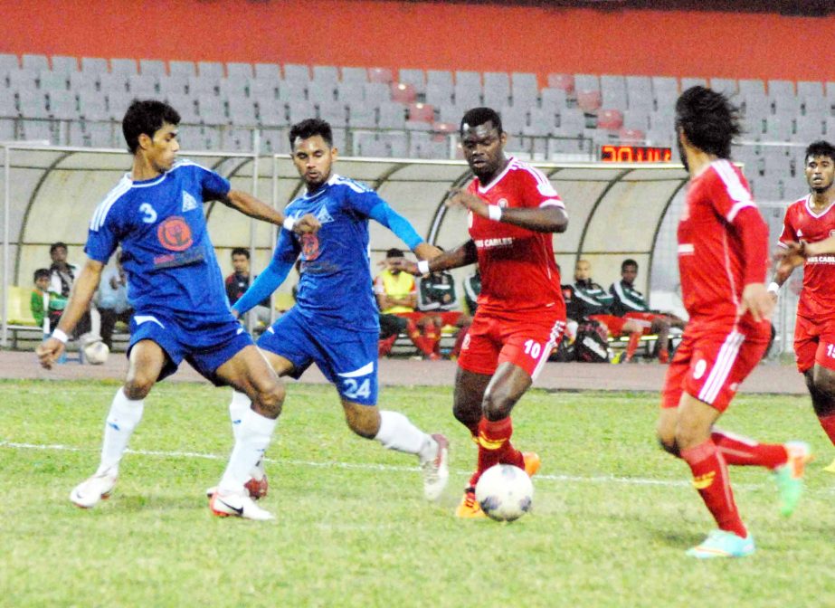 A moment of the match of the Nitol Tata Bangladesh Premier Football League between Muktijoddha Sangsad Krira Chakra and Uttar Baridhara Club at the Bangabandhu National Stadium on Monday. Muktijoddha won the match 5-0.