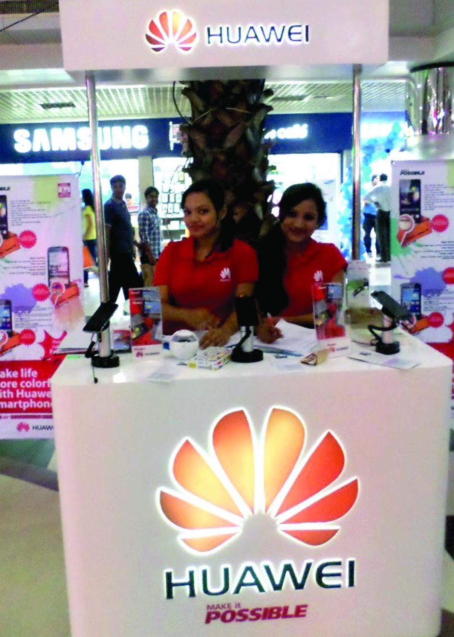 Huawei Device Bangladesh started its promotional campaign in Bashundhara City, Shimanta Square, Eastern Plaza and Rajlaxmi Complex in Uttara. This campaign will run whole of February.