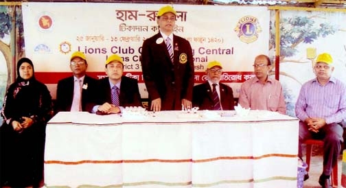 Central Lions Governor SM Shamsuddin MJF inaugurating Hum -Rubela campaign at Halishahar Mastermind School on Monday.