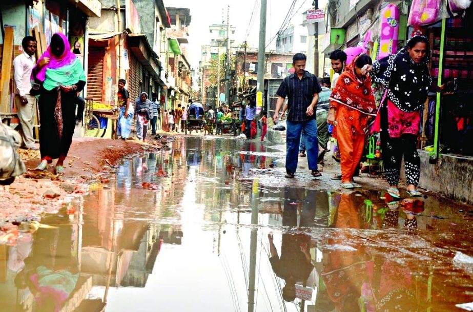 No drain, no manhole and no footpath: This dilapidated road, known as Buddhijibi Sarak in city's Rayerbazar appeared to be abandoned by DCC. This photo was taken on Thursday.