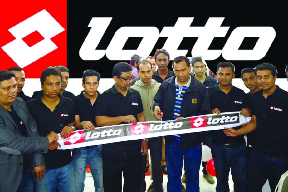 Md Amir Zafor, Police Super of Chandpur and Kazi Jamil Islam, Managing Director of Lotto Bangladesh inaugurating new outlet at Rajanigandha Market in Chandpur town recently.