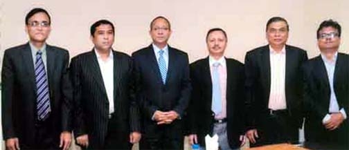 Indian High Commissioner to Bangladesh Pankaj Sharon seen with the leaders of Chittagong Chamber of Commerce and Industry(CCCI) at a function in Chittagong yesterday.