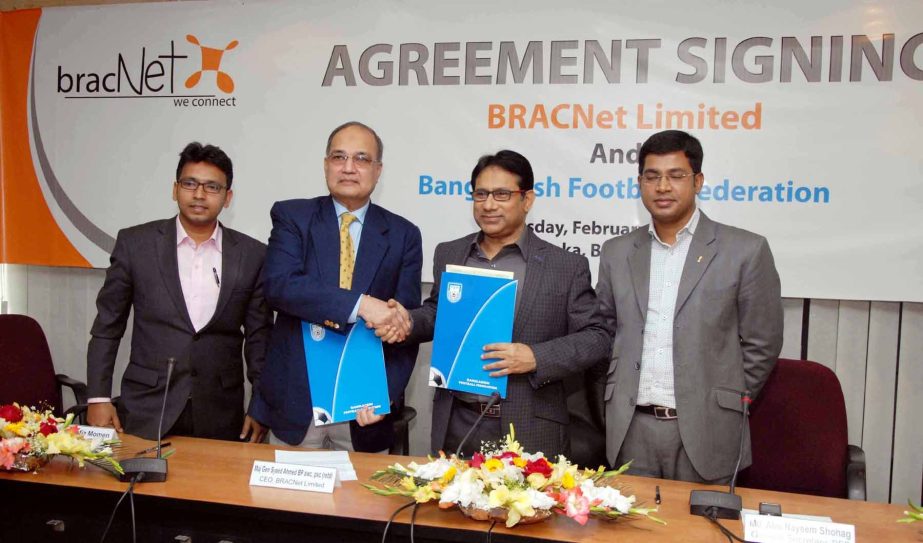 BFF Senior Vice President Abdus Salam Murshedy (2nd from right) and Chief Executive Officer of BracNet Limited Maj Gen Syeed Ahmed BP awc, psc (retd) shaking hands after signing the deal on behalf of their organizations.