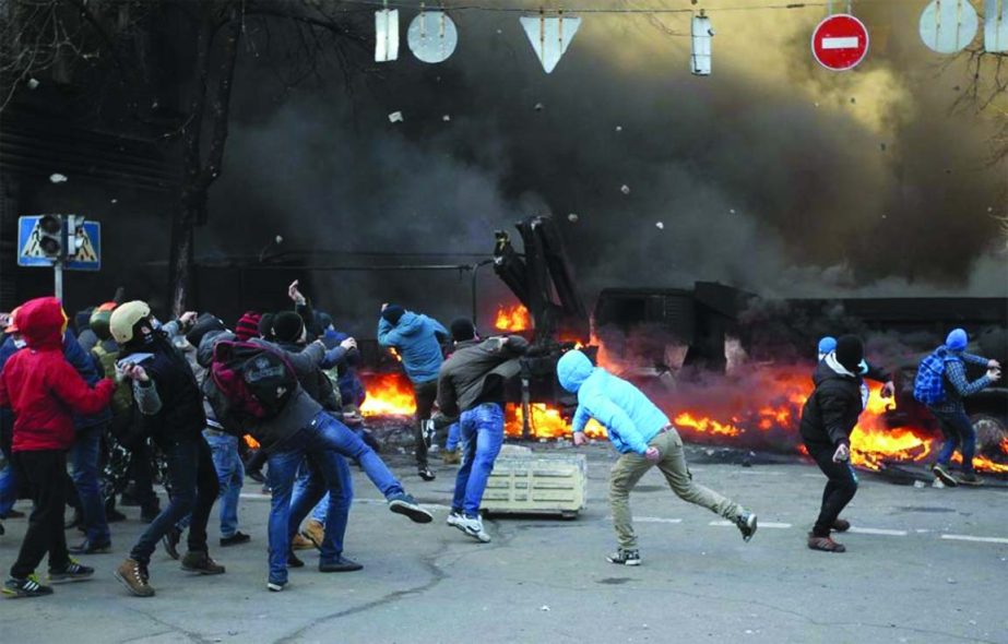 Anti-government protesters clash with riot police outside Ukraine's parliament in Kiev, Ukraine on Tuesday.