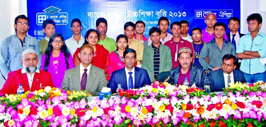 Md Arfan Ali, Deputy Managing Director of Bank Asia, poses with recipients of Bank Asia Higher Studies Scholarship from Madhobdi of Narsingdi and Bhoirab of Kishoreganj at Madhobdi branch premises on Wednesday.