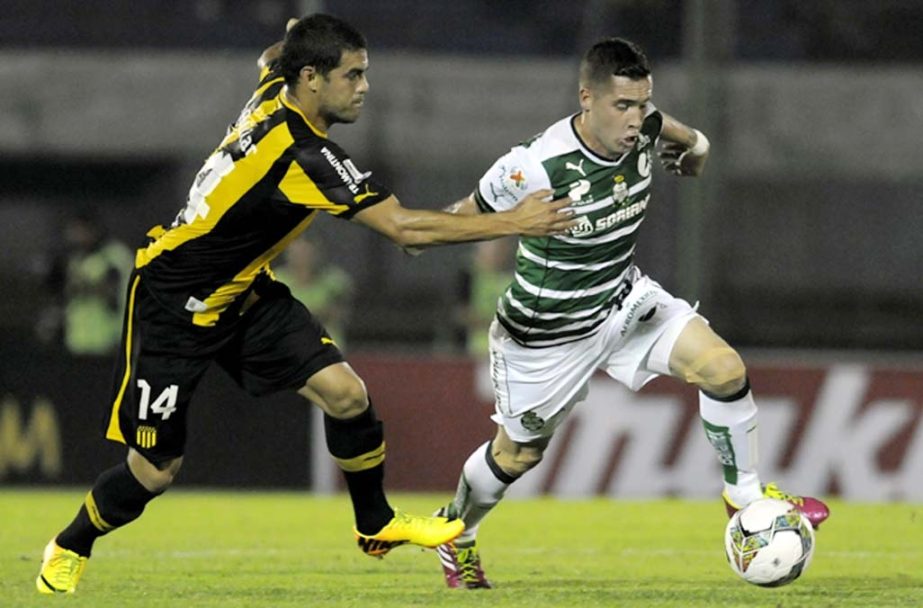 Mauro Cejas of Mexico's Santos Laguna (right) fights for the ball with Uruguay's Penarol Luis Aguiar during a Copa Libertadores soccer game in Montevideo, Uruguay on Tuesday.