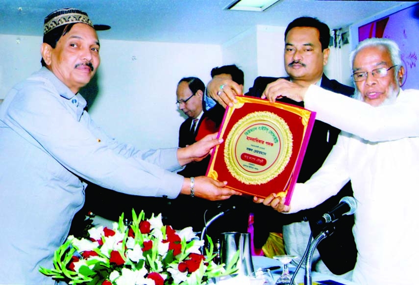 Former Chief Justice Mohammad Fazlul Karim handing over human rights medal to Abu Saleh Chowdhury for his contribution in social services in a programme held recently at a hotel in the city.