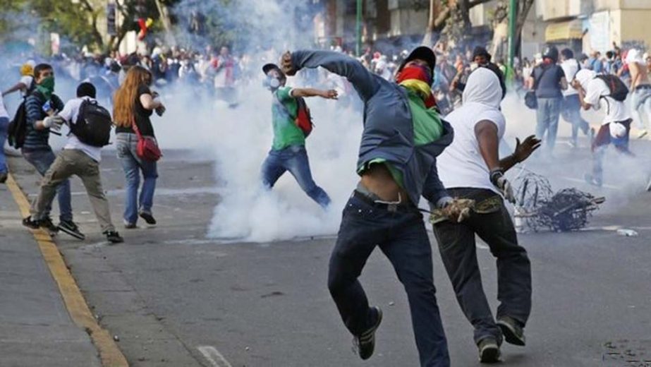 The clashes took place in the eastern Caracas neighbourhood of Altamira, an opposition stronghold.