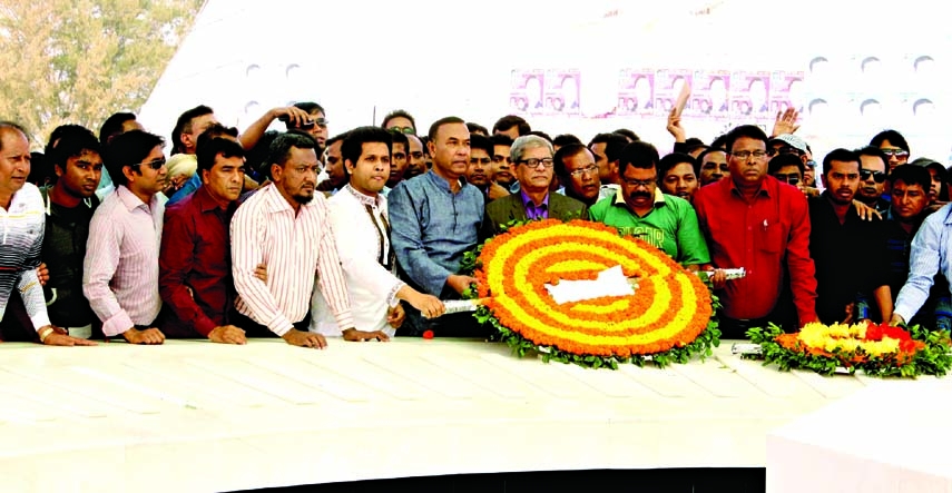 BNP Acting Secretary General Mirza Fakhrul Islam Alamgir along with party colleagues placing floral wreaths at the Mazar of Shaheed President Ziaur Rahman in the city on Monday on the occasion of party leader Golam Akbar Khandokar's release from jail.