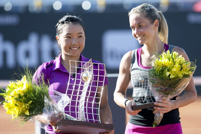 Kurumi Nara of Japan (left) pose for a photo with Klara Zakopalova of the Czech Republic after their match at the Rio Open tennis tournament in Rio de Janeiro, Brazil on Sunday. Kurumi Nara of Japan won her first WTA singles title on Sunday defeating top-