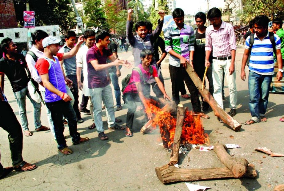 Students of Jagannath University staged a demonstration in the street in front of the University on Tuesday demanding recovery of illegally occupied hall.