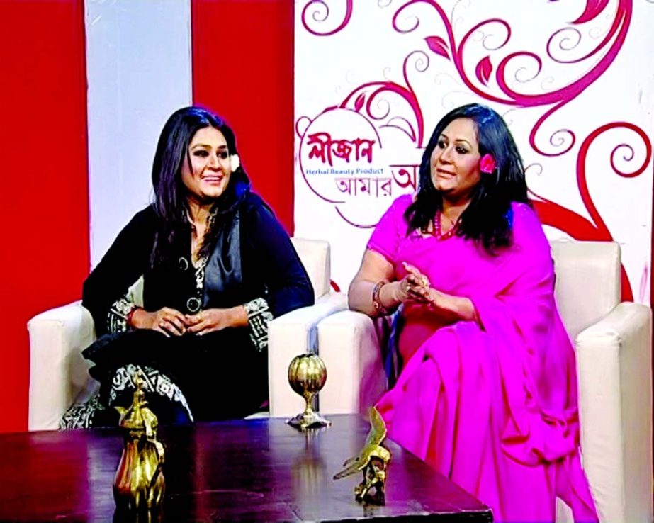Samina Chowdhury and Fahmida Nabi in a scene from â€˜Aamar Amiâ€™