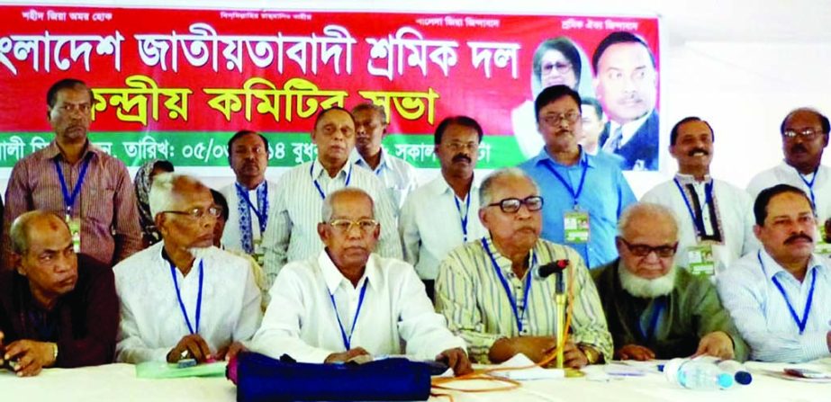 BNP Standing Committee member Nazrul Islam Khan speaking at a discussion organized by Jatiyatabadi Sramik Dal at Mahbub Ali auditorium in the city's Shahjahanpur on Wednesday.