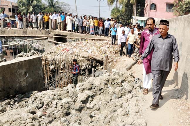 CCC Mayor M Monzoor Alam visiting development work of CDA Residential Area under Ward No 27 in the city yesterday.