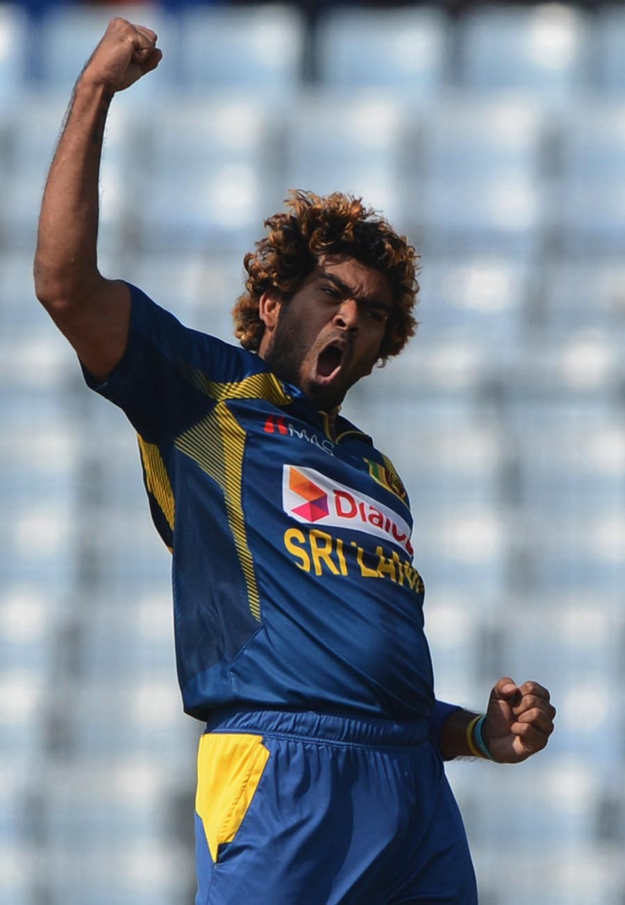 Lasith Malinga struck thrice in his first spell during the Asia Cup final match between Pakistan and Sri Lanka at Mirpur on Saturday.