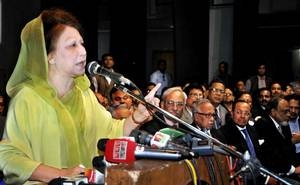 Call early polls or pay: Khaleda