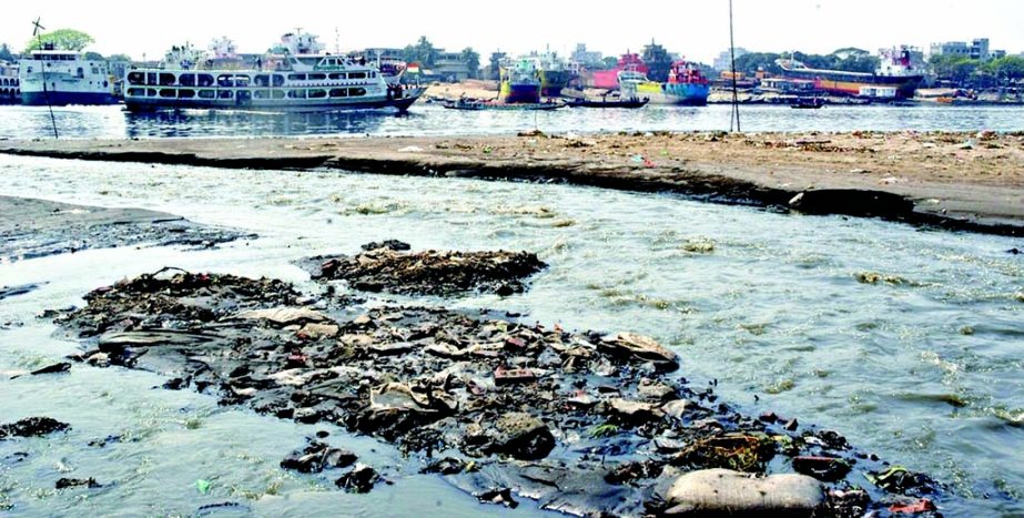 Buriganga River bank wears a dirty look again as people started dumping garbage in the area ignoring the recent move to keep it clean. There is none to look into the matter. This photo was taken on Tuesday.