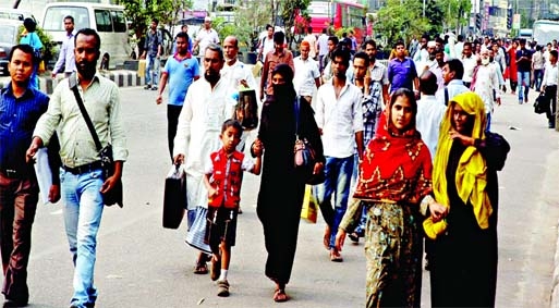 Commuters walk home on their feet last evening as all roads around Bangabandhu Stadium in the city remain closed in connection with BCB Concert Festival at the pre-launching of T20 Cricket, scheduled for March 16. This photo was taken from Paltan area in