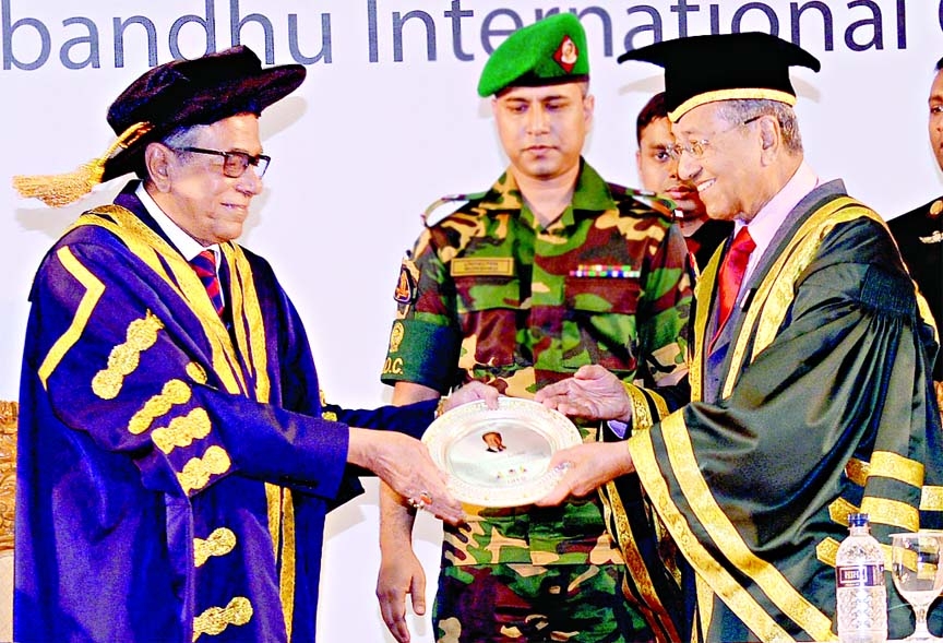 Dr. Mahathir Bin Mohamad, ex-Prime Minister of Malaysia receiving a crest from President Abdul Hamid at Bangabandhu Int'l Conference Centre in city on the occasion of UITSâ€™s Convocation on Saturday.