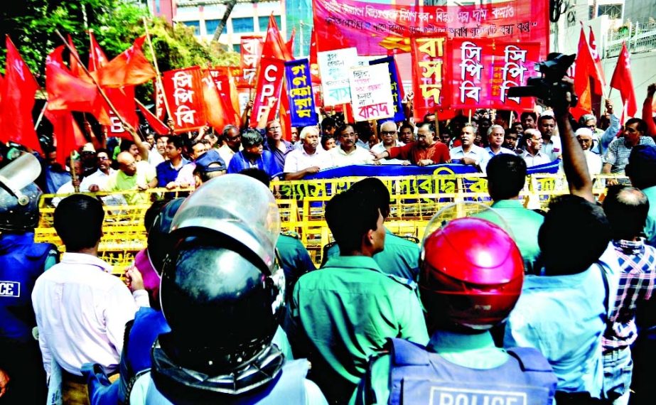 A joint rally organised by CPD, BSD and others while protesting against power tariff hike near Energy Ministry in city was obstructed by the law enforcers on Sunday.