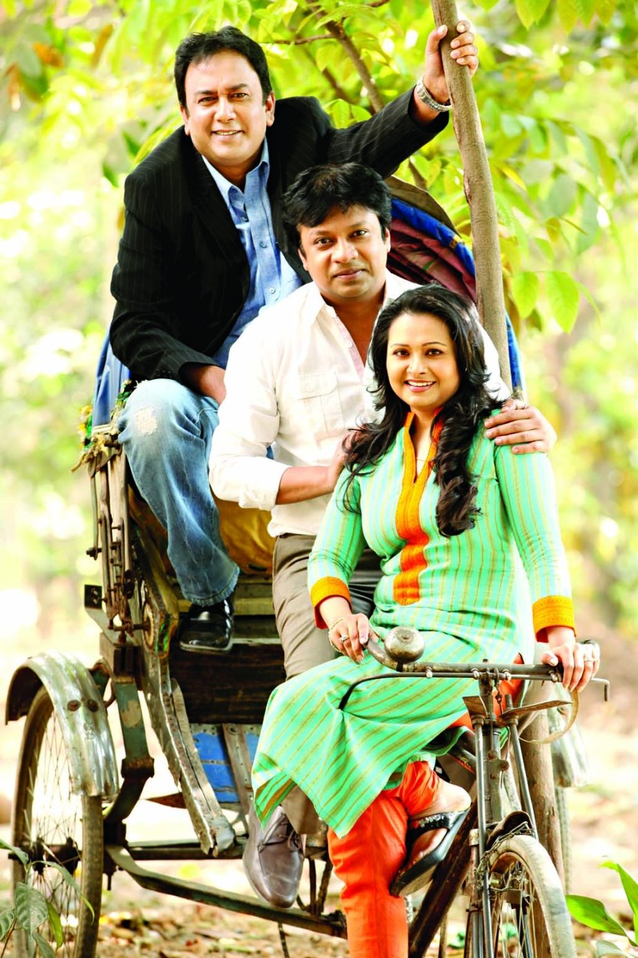 Zahid Hasan, Intekhab Dinar and Bijori Barkatullah at a photo session in shooting spot