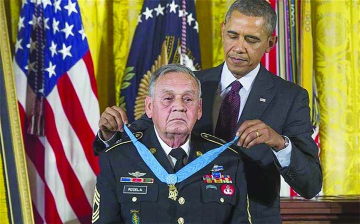 US President Barack Obama awards Vietnam veteran Master Sgt. Jose Rodela the Medal of Honor in the East Room of the White House .