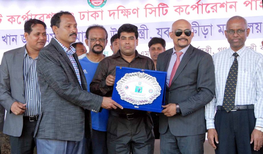 Deputy Minister for Youth and Sports Arif Khan Joy receiving the crest from the official of Bangladesh Football Federation (BFF) at the Paltan Maidan on Wednesday.