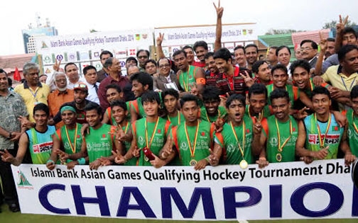 Members of Bangladesh National Hockey team, the champions of the Islami Bank Asian Games Hockey Qualifying Tournament pose for a photo session at the Moulana Bhashani National Hockey Stadium on Sunday.