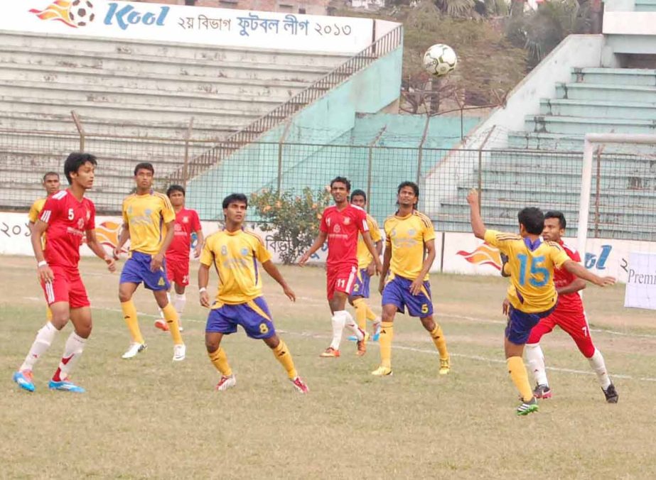A view of the football match of the Premier Bank Bangladesh Championship League between Wari Club AC and Victoria Sporting Club at the Bir Sreshtha Shaheed Sepoy Mohammad Mostafa Kamal Stadium in Kamalapur on Sunday.