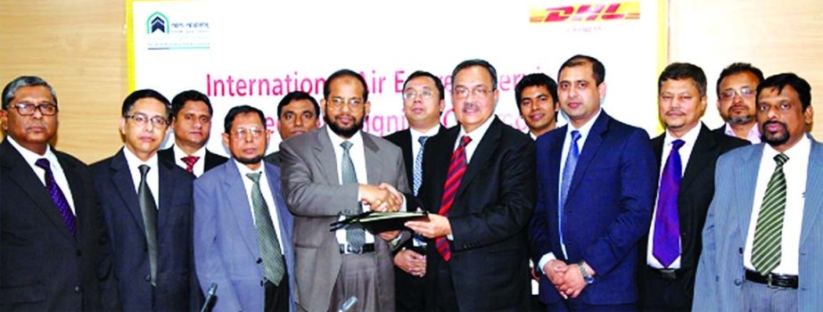 Desmond Quiah, Country Manager of DHL Express Bangladesh and Md Habibur Rahman, Managing Director, Al-Arafah Islami Bank Limited signed an agreement on behalf of their respective organizations recently. Senior officials of both organizations were also pre