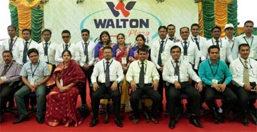 Walton Executive Directors Iva Rizwana Nilu (Plaza Sales and Development), SM Zahid Hasan (Policy and HRM), Md. Emdadul Haque Sarkar (Marketing) and Md. Humayon Kabir (PR and Media) and other executives seen with Walton Plaza managers and dealers at its c