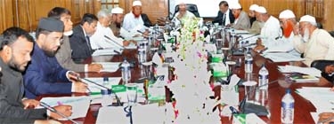 Sheikh Moulana Mohammad Qutubuddin, Chairman of the Committee and Chairman of Baitush Sharaf Anjuman-E-Ittehad Bangladesh presiding over a meeting of the Shari`ah Supervisory Committee of Islami Bank Bangladesh Limited at the bank's Tower on Monday. Muft