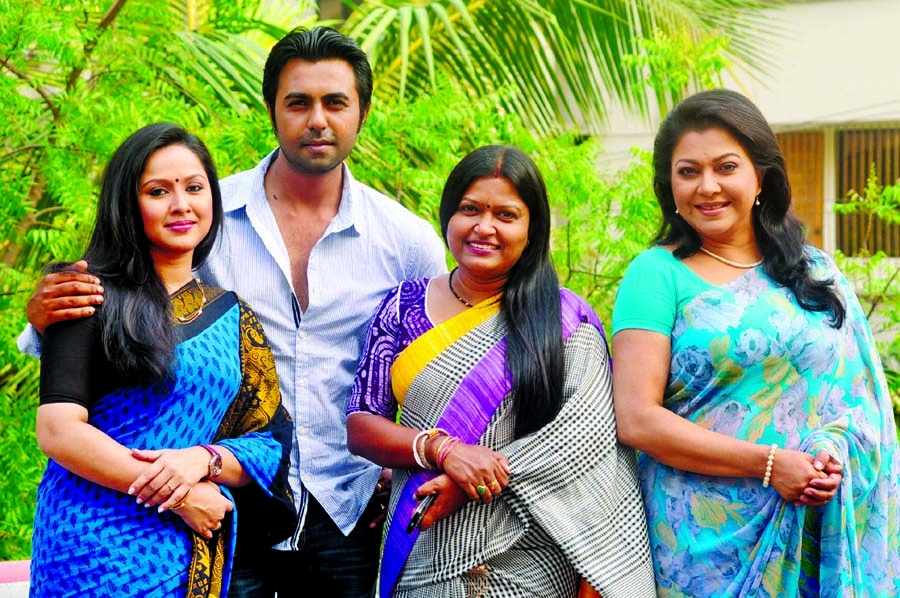 Nadia, Apurbo, director Chayanika Chowdhury and Diti at a photo session from shooting spot