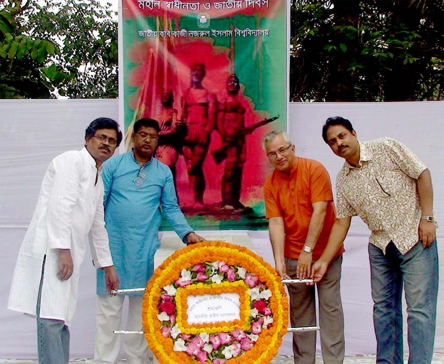Mohit-ul-Alam, Vice Chancellor of National Poet Kabi Kazi Nazrul Islam University placing wreath at Shadhinata Sculpture of the university to mark the Independence Day on Wednesday.
